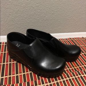 Woman dansko clogs size 38